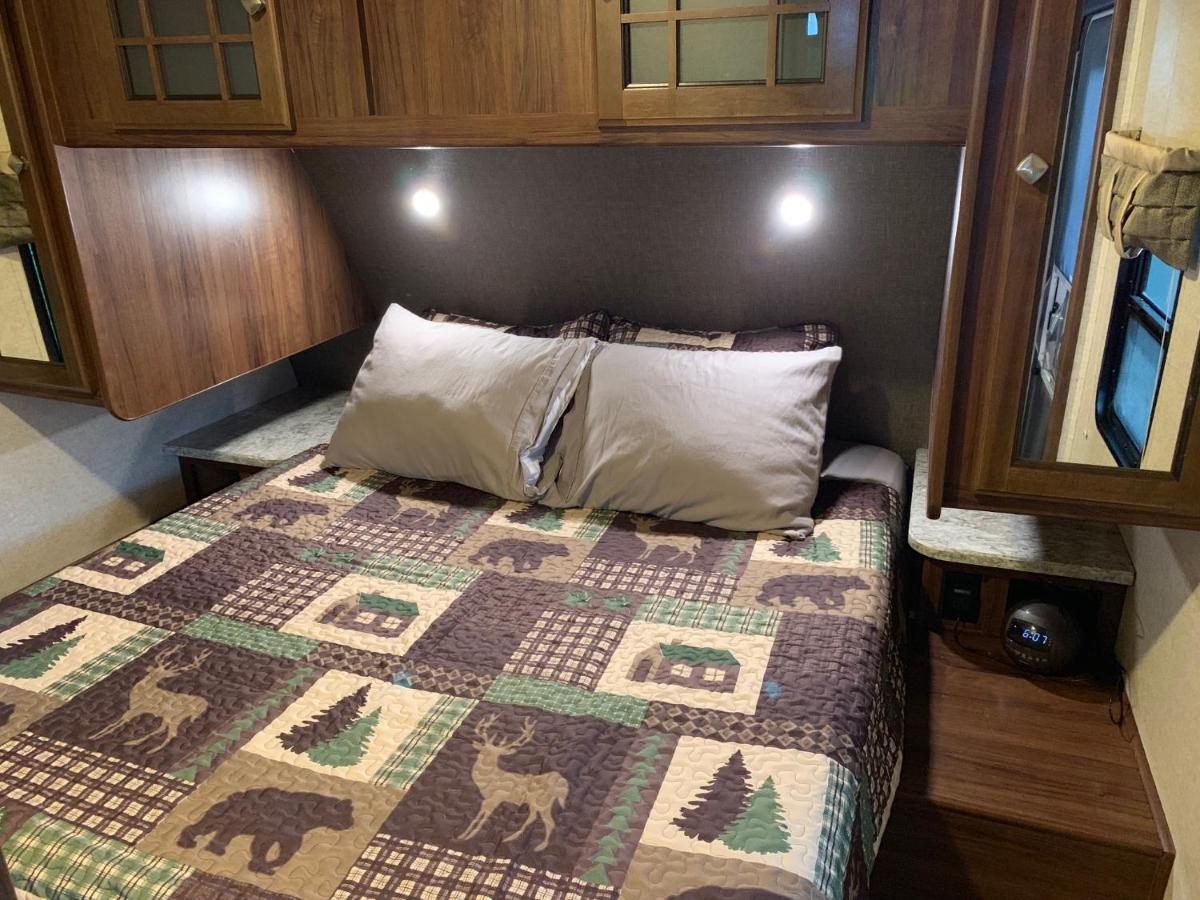 Umpqua'S Last Resort - Wilderness Cabins, Rv Park & Glamping Idleyld Park Exterior photo