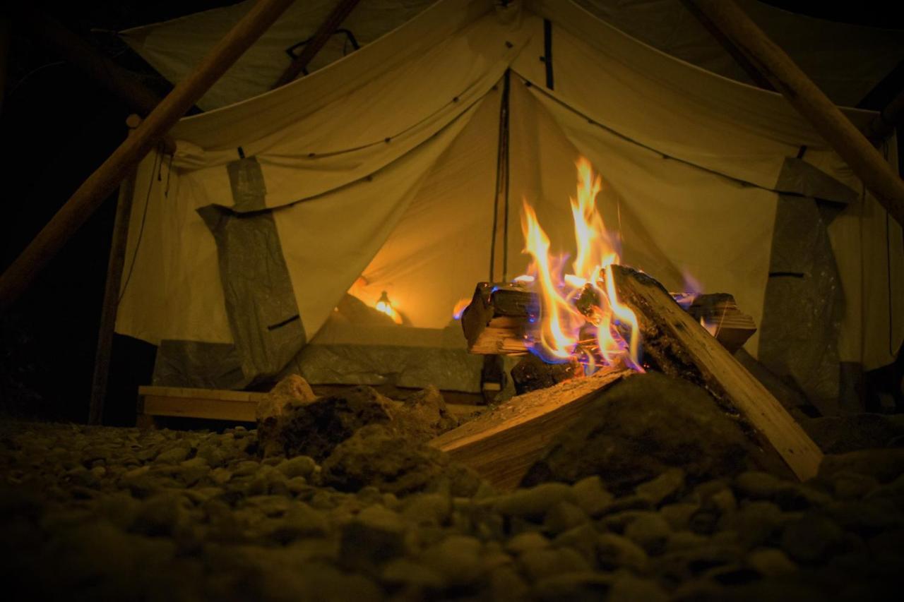 Umpqua'S Last Resort - Wilderness Cabins, Rv Park & Glamping Idleyld Park Exterior photo