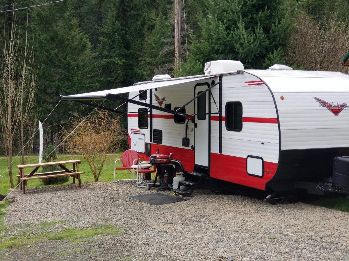 Umpqua'S Last Resort - Wilderness Cabins, Rv Park & Glamping Idleyld Park Exterior photo