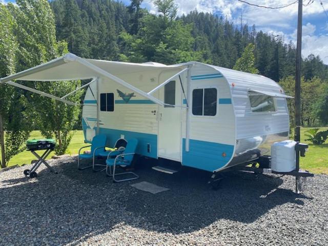 Umpqua'S Last Resort - Wilderness Cabins, Rv Park & Glamping Idleyld Park Exterior photo