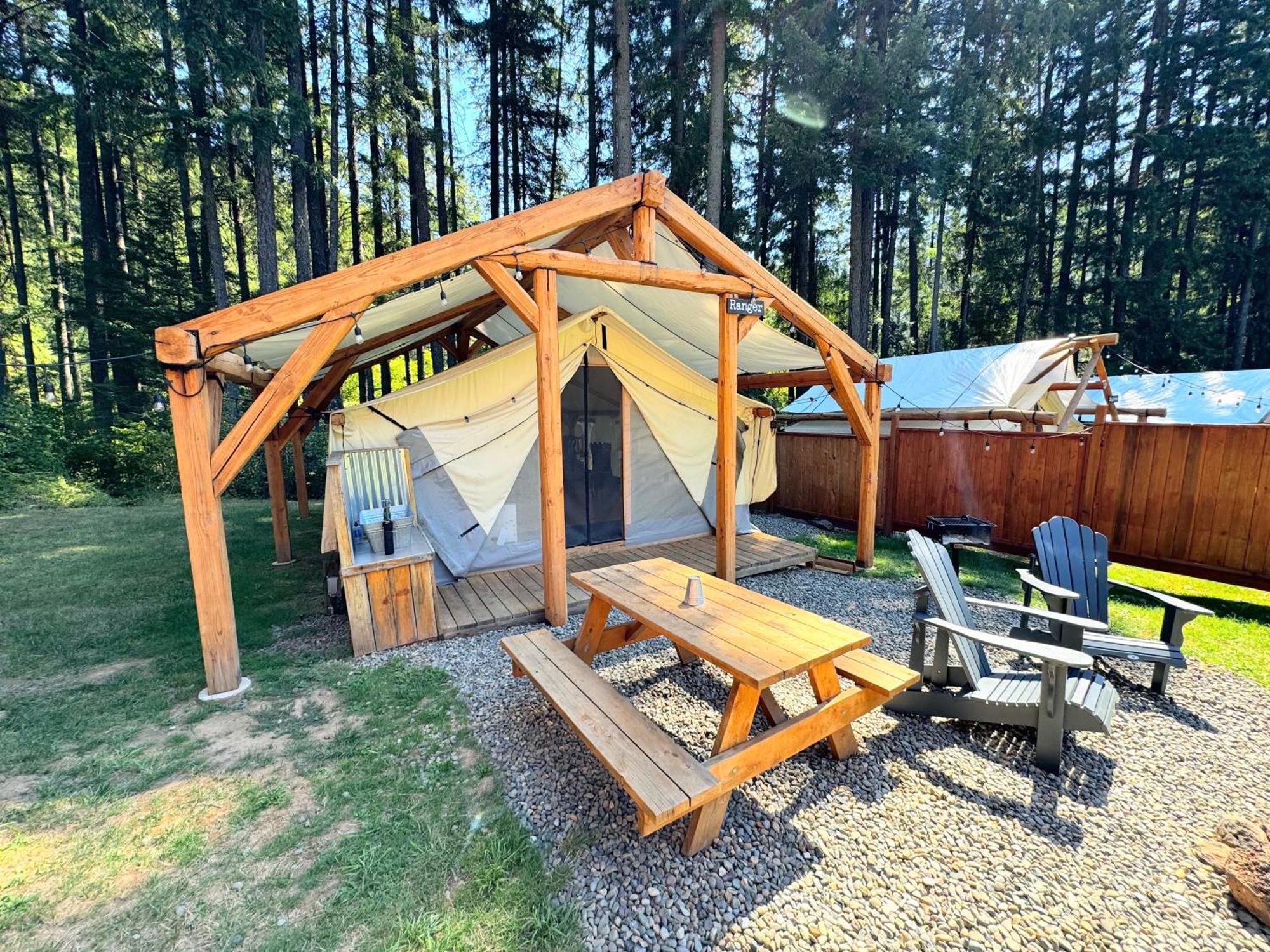 Umpqua'S Last Resort - Wilderness Cabins, Rv Park & Glamping Idleyld Park Exterior photo
