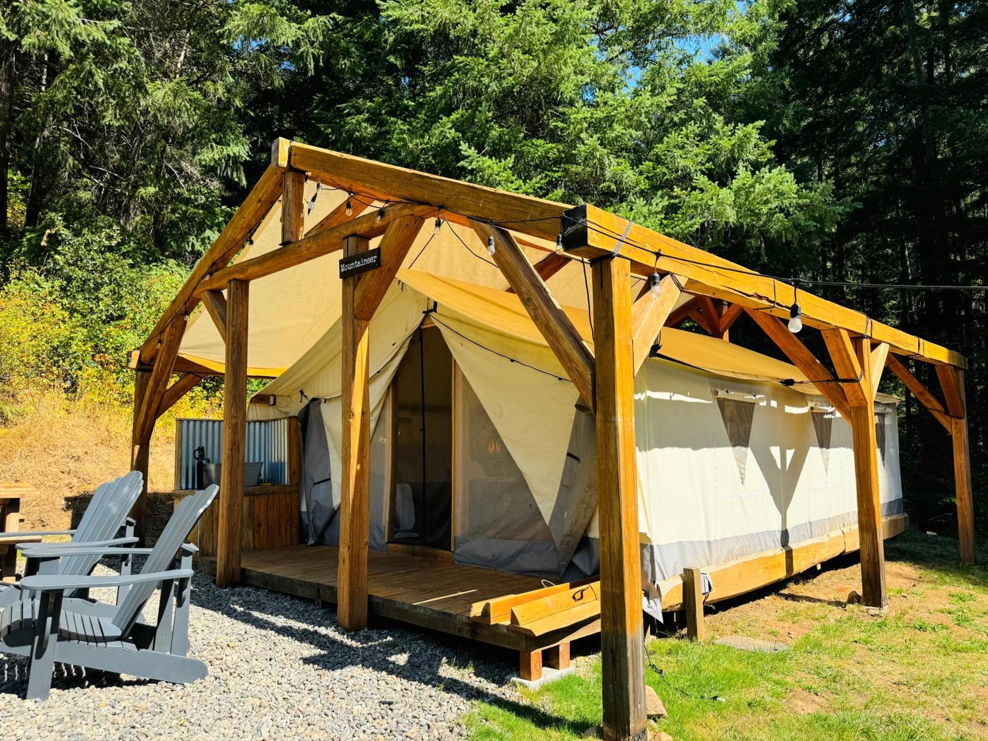 Umpqua'S Last Resort - Wilderness Cabins, Rv Park & Glamping Idleyld Park Exterior photo