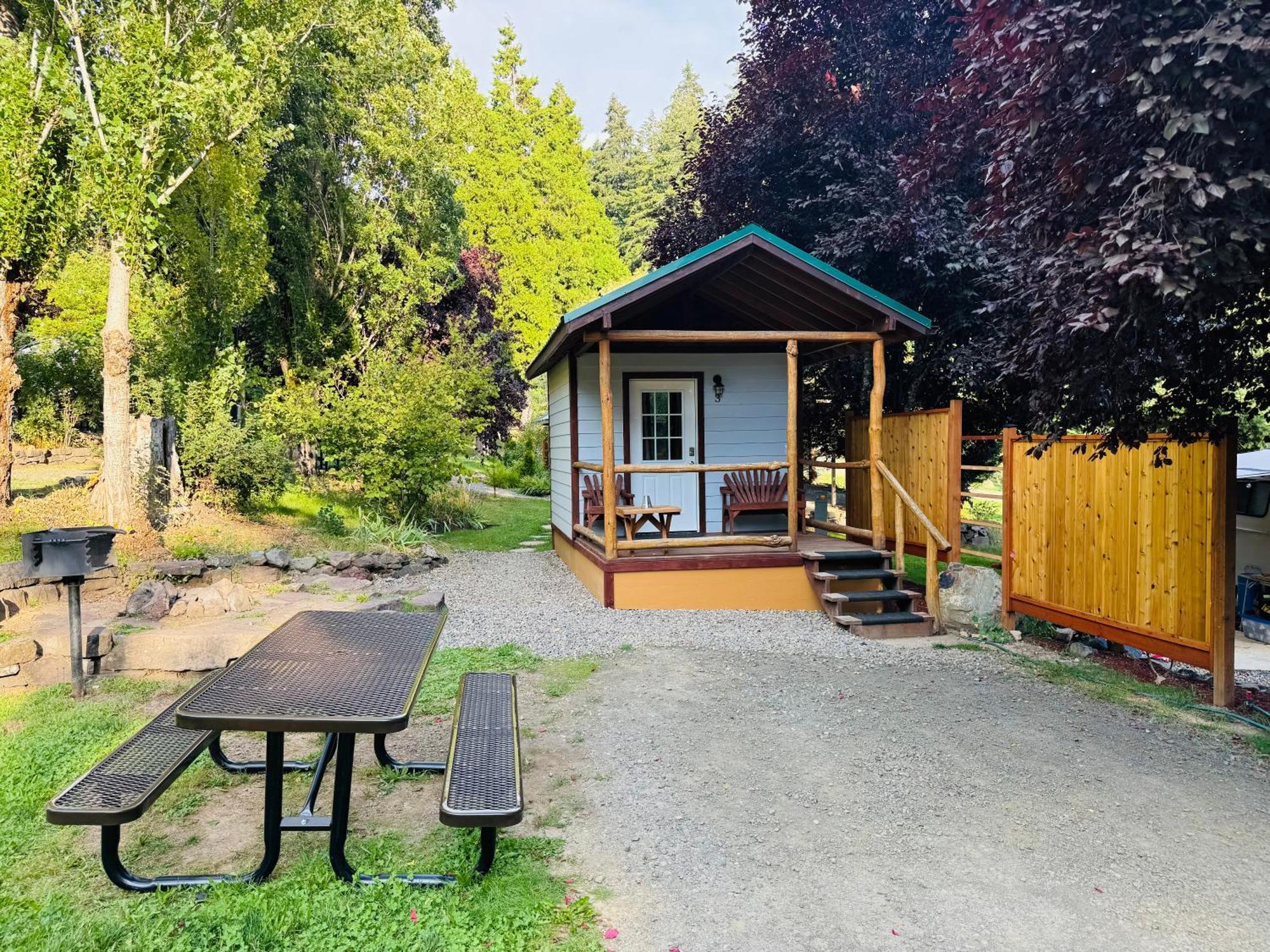 Umpqua'S Last Resort - Wilderness Cabins, Rv Park & Glamping Idleyld Park Exterior photo