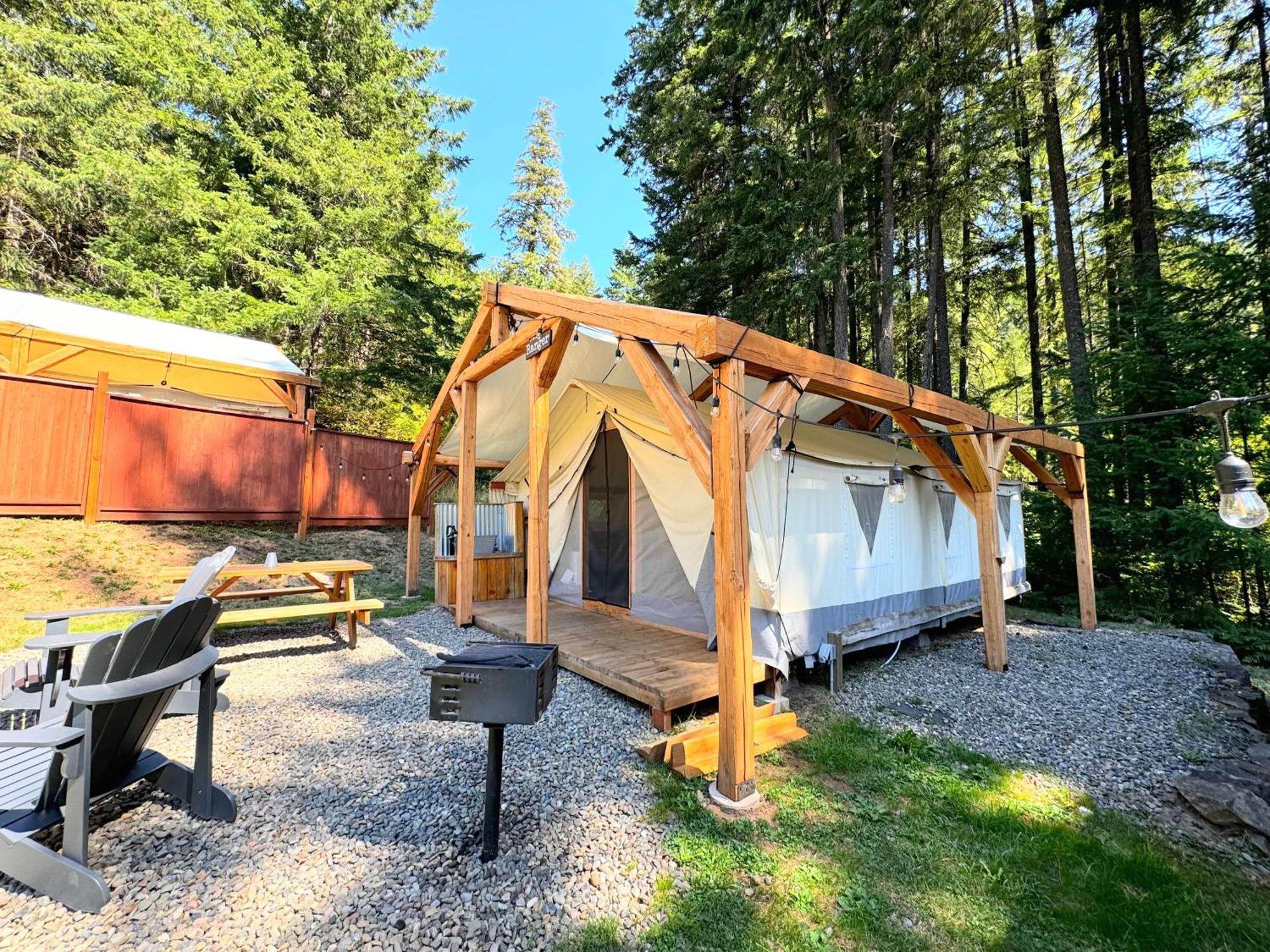 Umpqua'S Last Resort - Wilderness Cabins, Rv Park & Glamping Idleyld Park Exterior photo