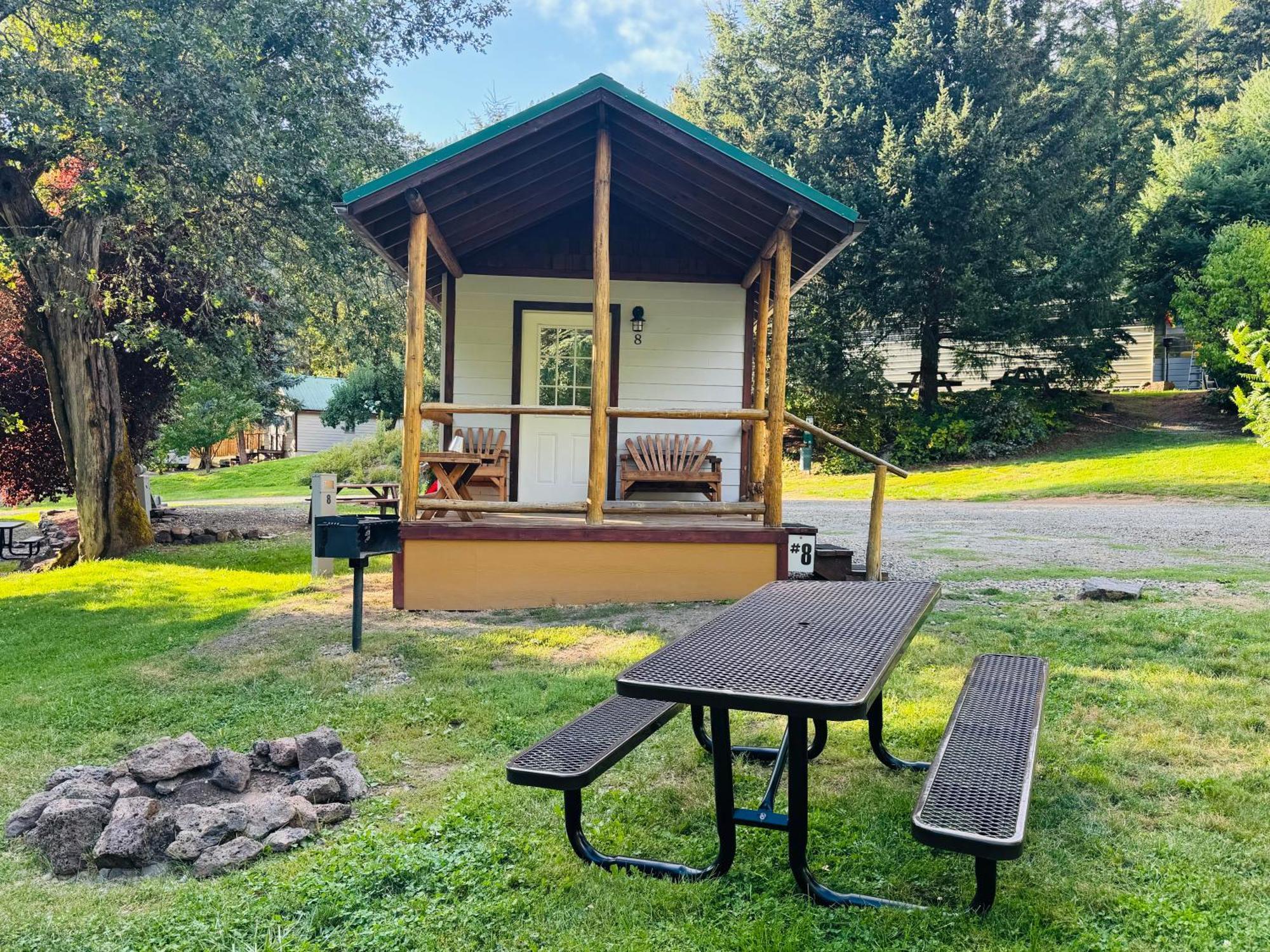Umpqua'S Last Resort - Wilderness Cabins, Rv Park & Glamping Idleyld Park Exterior photo