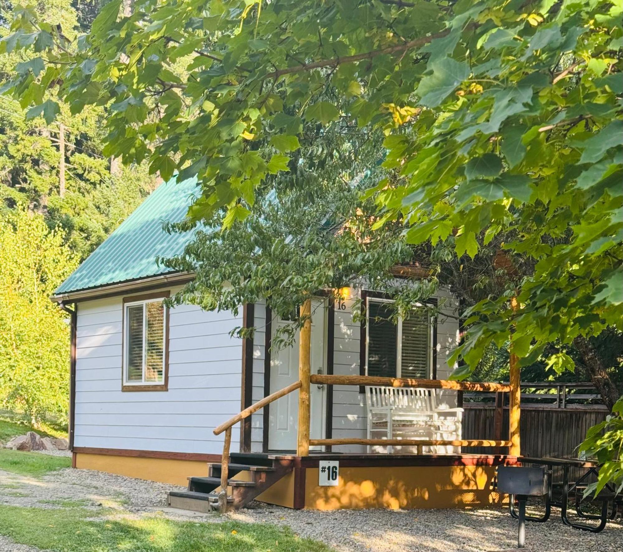 Umpqua'S Last Resort - Wilderness Cabins, Rv Park & Glamping Idleyld Park Exterior photo