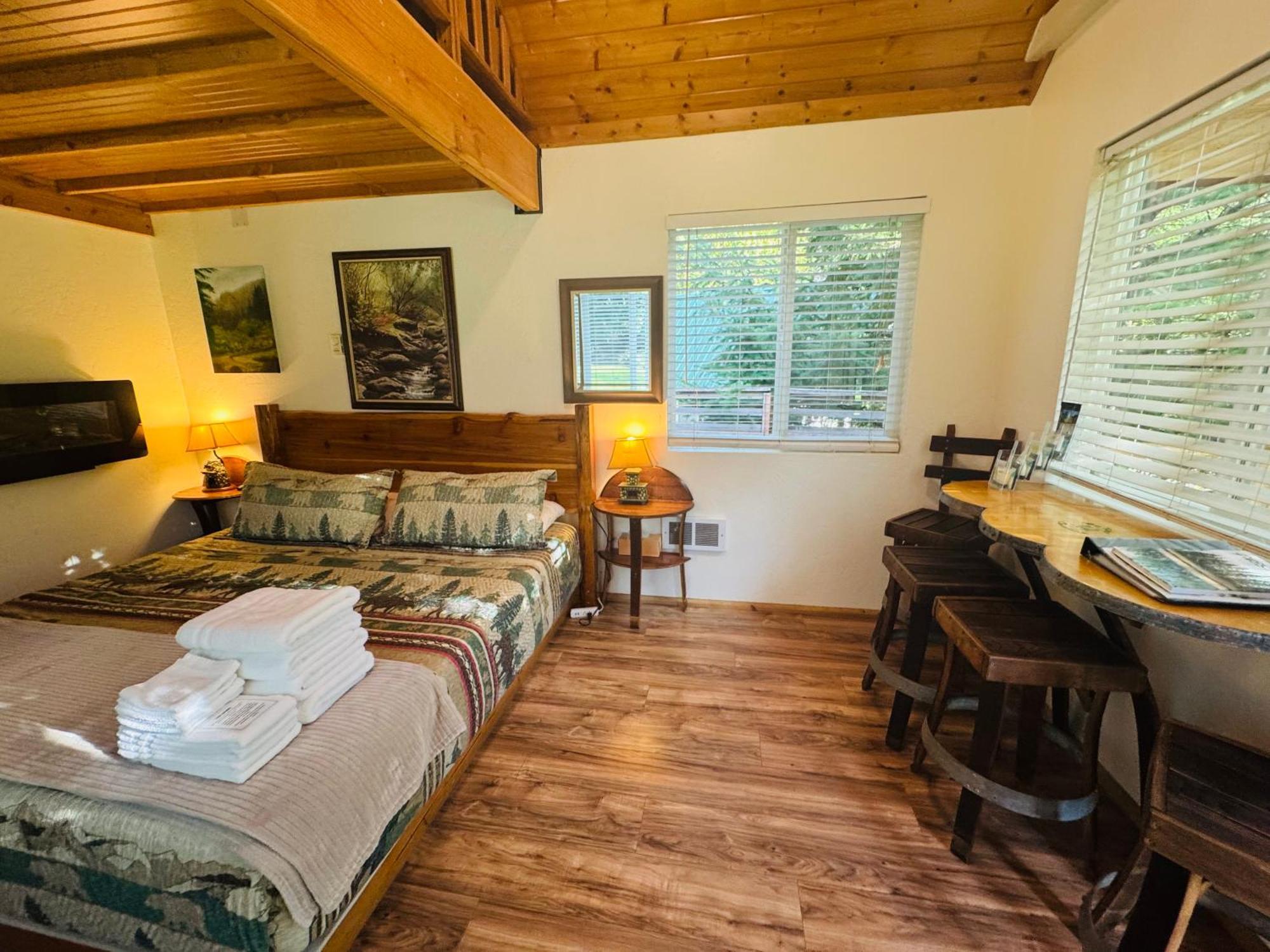 Umpqua'S Last Resort - Wilderness Cabins, Rv Park & Glamping Idleyld Park Exterior photo