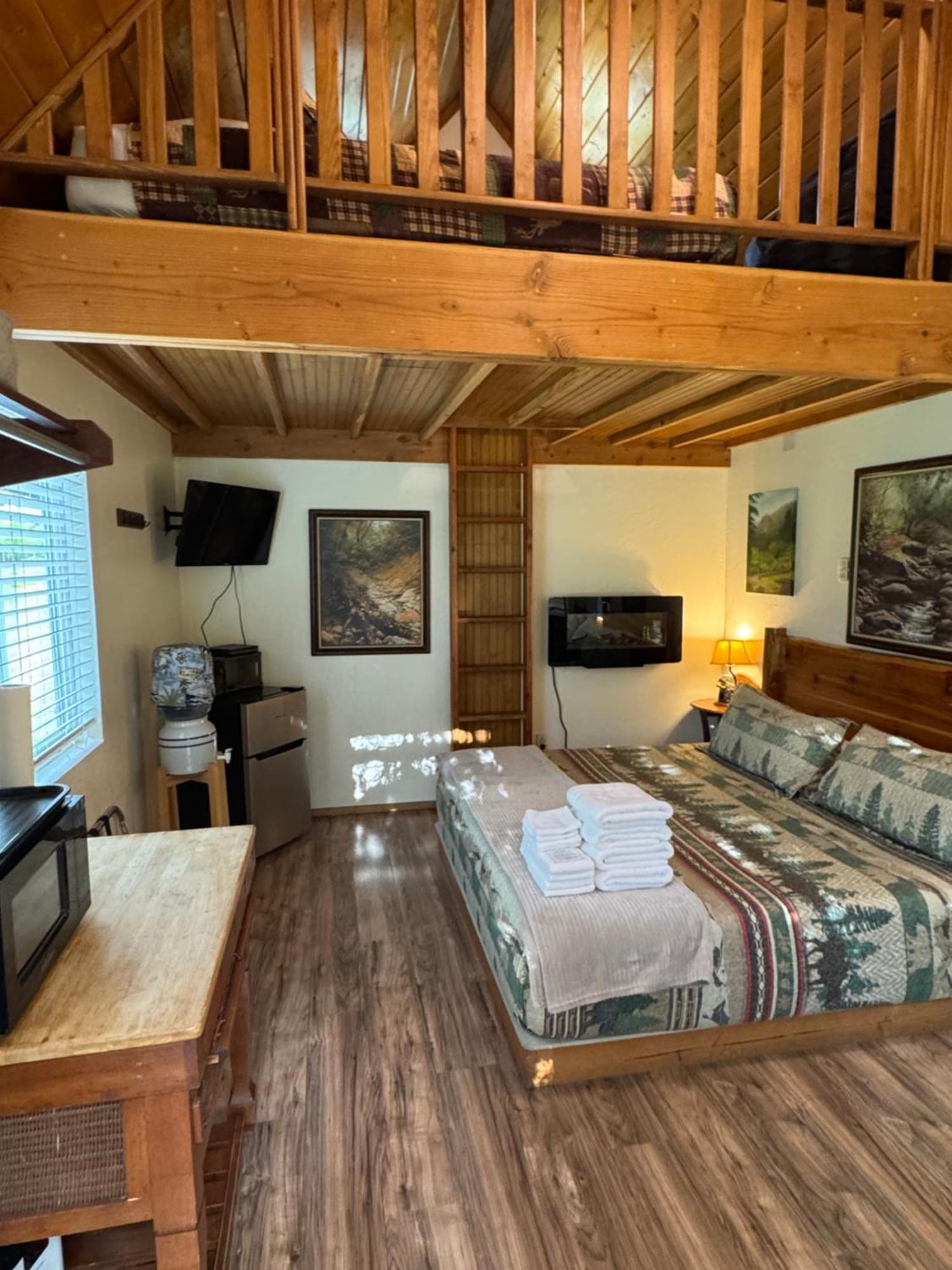 Umpqua'S Last Resort - Wilderness Cabins, Rv Park & Glamping Idleyld Park Exterior photo